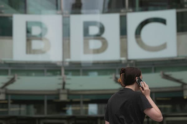 Руководство BBC признало, что в эфир BBC Arabic допускались журналисты с откровенно экстремистскими взглядами