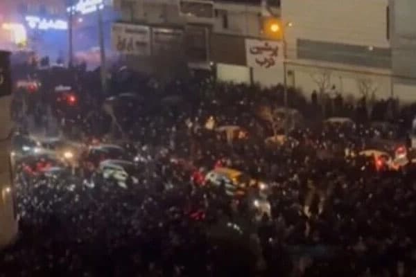 Иранская армия обвинила Израиль и дала сигнал о возможном участии в подавлении протестов